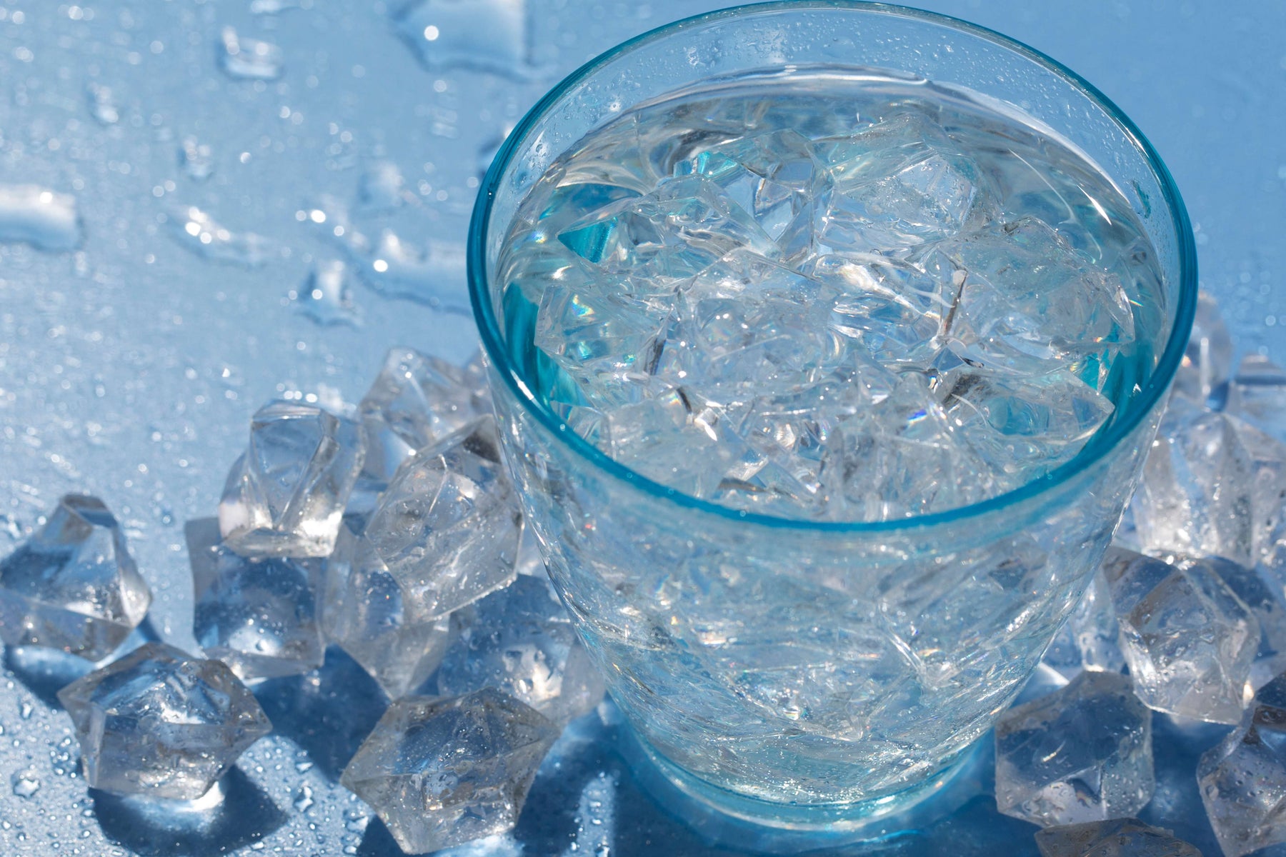 Why Are Your Ice Cubes Cloudy? 3 Easy Tricks to Make Crystal Clear Ice at Home
